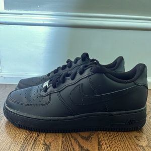 Youth (big kids) Nike Air Force 1 LE - all black, size 6, like new with box!